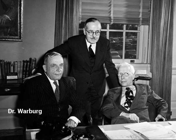 Foto: Dr. Otto Warburg (links)