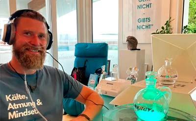 Biohacker user loves indoor forest bathing, breathing from Airnergy